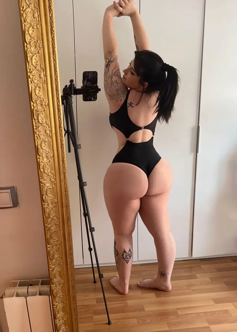 Massive Boobs, Amazing Ass: Come See More!