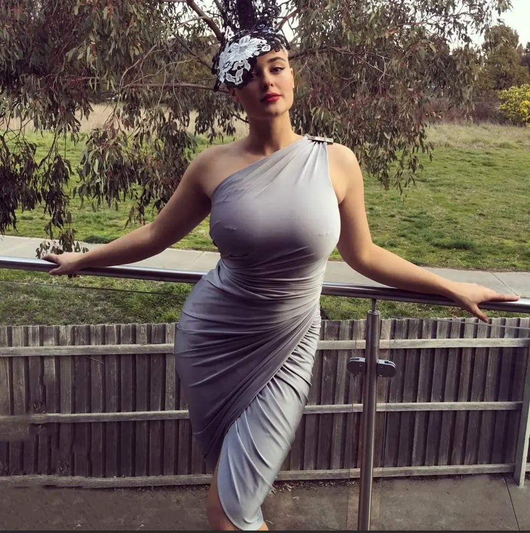 Stefania Ferrario: This Gorgeous Brick House is on Full Display and Hotter than Brienne of Tarth